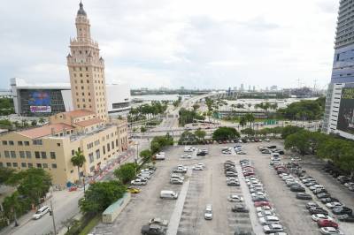 Trump vil bygge bibliotek i glass og gull i Miami