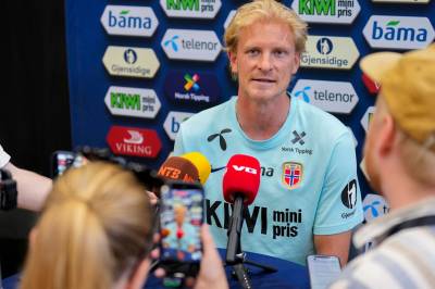 VM-spilleren blir kalt hykler. Men er det bedre å gi blaffen?