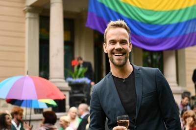 Hat er livsfarlig, hevder Morten Hegseth. Men han hater pride-motstand.