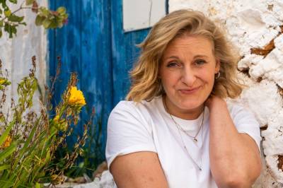Programleder Tuva Fellman: – Pengene brenner i lommen!