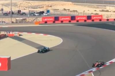 Fernando Alonso strandet midt på veien etter at Aston Martin-bilen sluttet å fungere i Bahrain