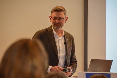 width=device-width, initial-scale=1, viewport-fit=cover