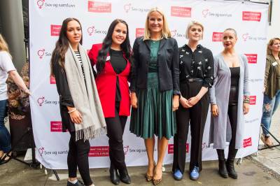 Flere vurderer å bryte med Mette-Marit etter Epstein-kobling