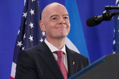 Fifa dropper planer om å selge deler av VM, bekrefter Infantino til Sky News
