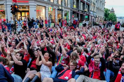 Lyn og styrtregn time for time i Sør-Norge – slik rammer været VM-kampen