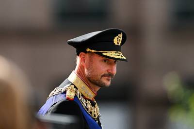 Tvilte på kong Harald: Kong Haakon hylles