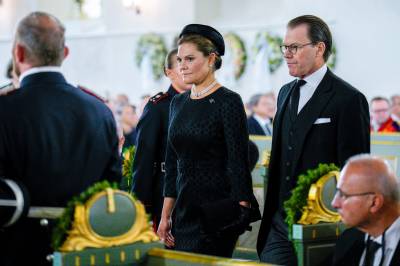 Kronprinsesse Victoria deltar i gravferden