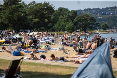 – Det kan bli opp mot 30 grader faktisk. Det er jo kjempe­varmt.