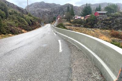 Den svingete veien er farlig for gående