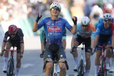 Jasper Philipsen vant Tour-etappe med sterk spurt – bom for Uno-X