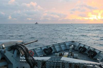 Britene grep inn mot russisk krigs­skip og tank­skip