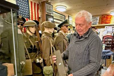 Har over 100 soldater i kjelleren