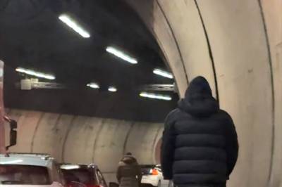 Turister på sparkesykkel skapte trafikk-kaos