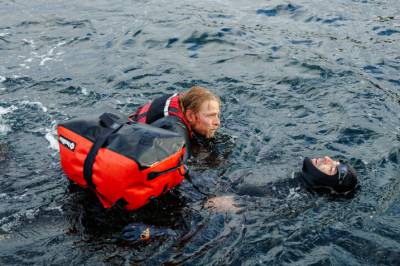 Drama: Måtte bryte inn