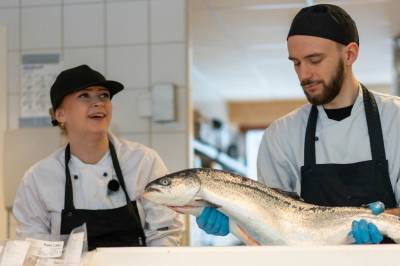 Skole og velgjerd hand i hand: – Bra at vi samtidig kan hjelpe til