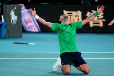 Djokovic overrasket i Australian Open – hyllet av publikum etter seier over Sinner