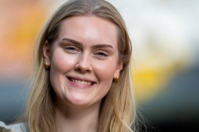 21 år gammel. Ingen barn. Men likevel en tung moralsk dom over foreldre som sender ettåringer i barnehage.