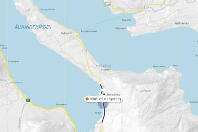 Legger asfalt i Ålvundfjord – opptil 15 minutter venting