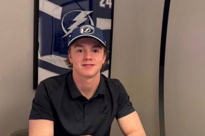 Signerte kontrakt med NHL. Bonusen? – Den skal rett i fond