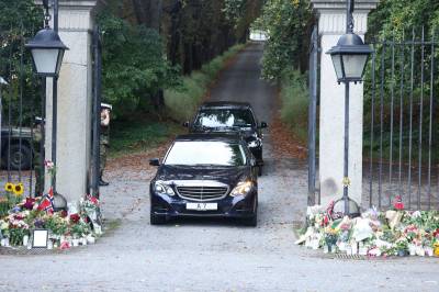 Dronning Sonja drar fra Skaugum