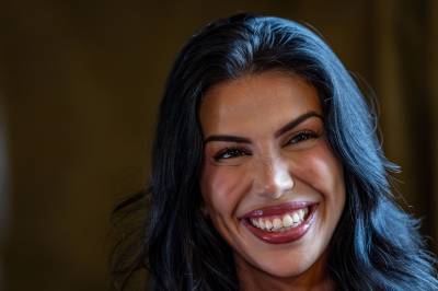 Isabel Raad får egen serie