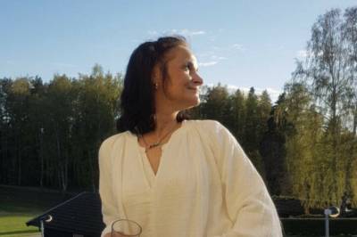 Drepte Heidi (58) med plastpose