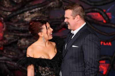 Milly Bobby Brown ut mot ryktene om mobbing fra kollega David Harbour