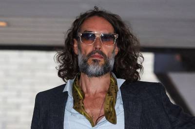 Russell Brand-anklager i retten: «Jeg lukket øynene og prøvde å ikke være der»