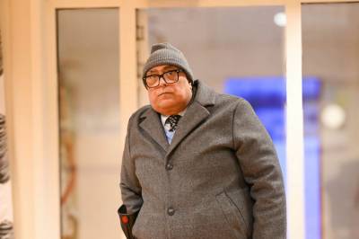 Ti år siden sykkelflukten til Norge over Storskog: Mustafa er trygg – familien sitter fast i krigen