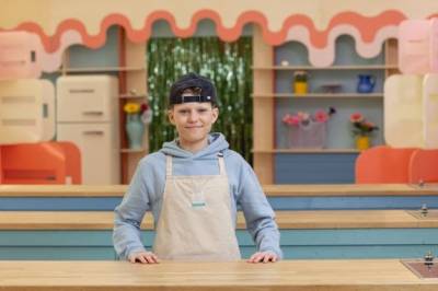 Mathias er klar for å bake på TV