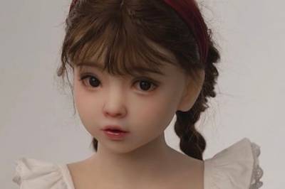 Skandale før åpning: Tatt med sexdukker