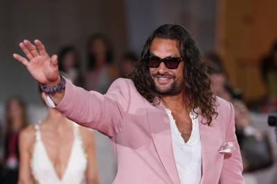 Kvinne rundlurt av falsk Jason Momoa