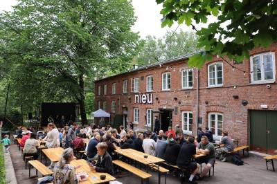 Reagerer på VM-regler: Måtte be folk gå midt i kampen