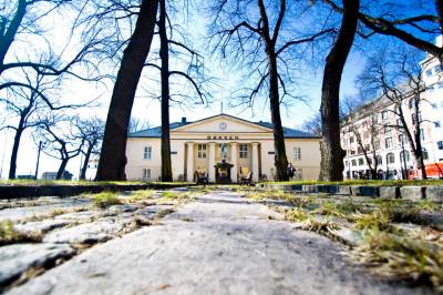 Kitron og Storebrand inntar børsens vinnerliste etter onsdagens kapitalmarkedsdag. Oslo Børs faller.