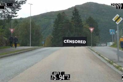Råkjørte på trimmet moped i sentrum