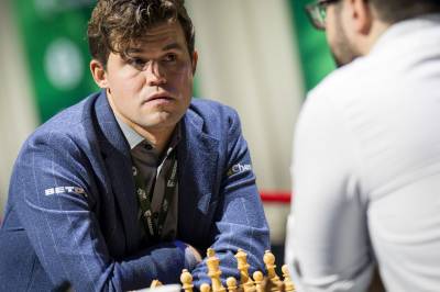 Carlsen vant igjen – på skuddhold til VM-tittelen før finaledagen