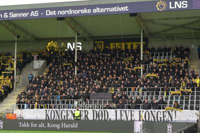 Supportere hedret kongen første eliteseriekamp etter dødsfallet