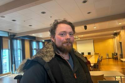 Vekket av politiet på soverommet: – «Nå må dere ut»