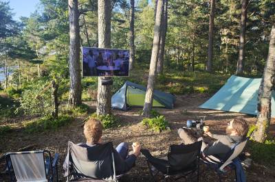 VM-fest landet rundt: Dro med seg TV for å se kamp