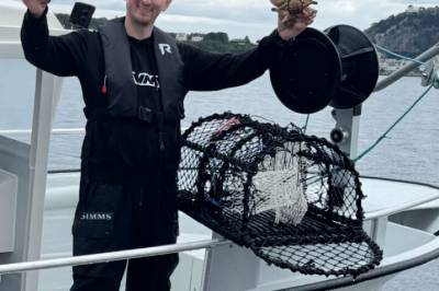 Fire fine fiskebåter