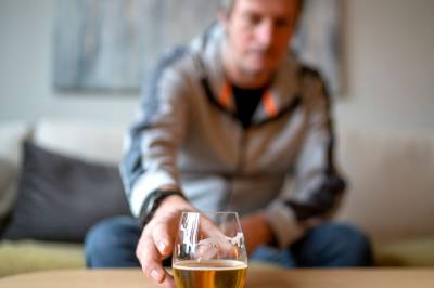 FHI: 32.500 personer behandlet for alkoholrelaterte skader og sykdommer i fjor