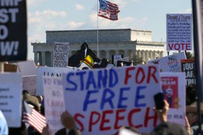 Strømmer til: - Folk er forbanna