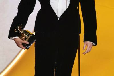 Fyrte løs fra scenen