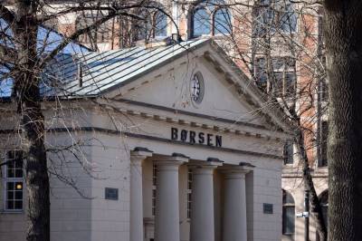 Oljeprisfall legger press på Oslo Børs – åpner ned