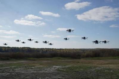 Sovedroner, KI-droner og droner som skyter missiler. Slik er det dødelige kappløpet ved fronten.