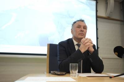 Regje­rin­gen skro­ter omstridte masker