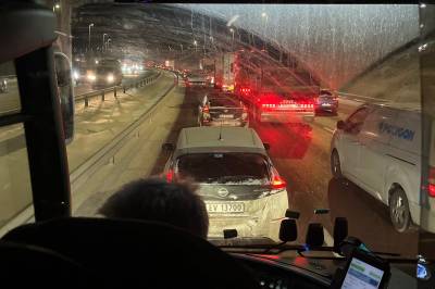 Kjedekollisjon på E6 – Åtte biler involvert