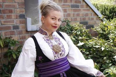 Slik tjener Anita titusener på bunaden sin