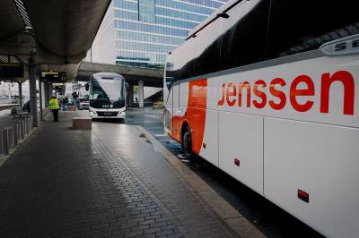 Busselskap kjører inn millioner. Bruker kunstig intelligens for nye togstopp.
