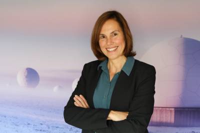 Går av - hun blir ny sjef